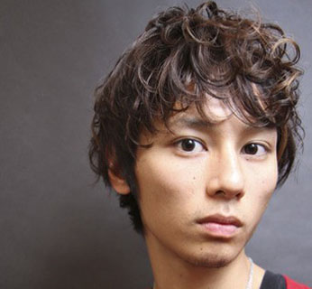 2014最新日系男生短卷发发型图片[5P]
