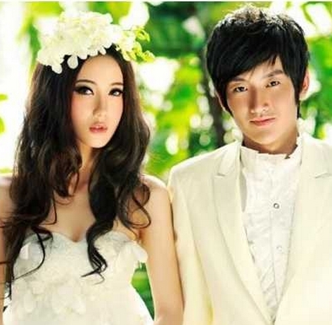 韩式婚纱照新娘发型图片 长卷发尽显自然美[4P]