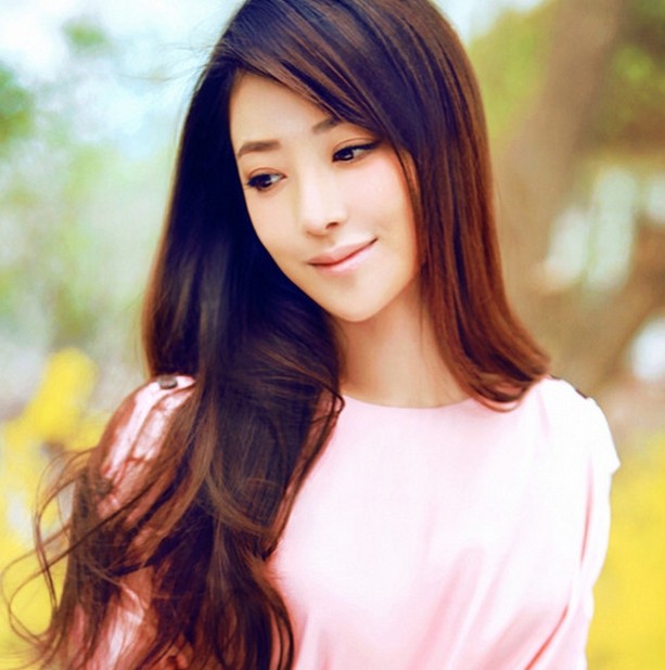 好看的女生斜刘海发型设计[5P]