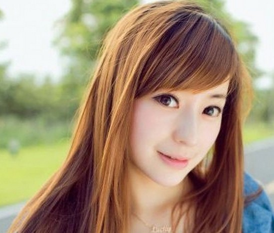 甜美迷人的女生斜刘海长直发图片[5P]