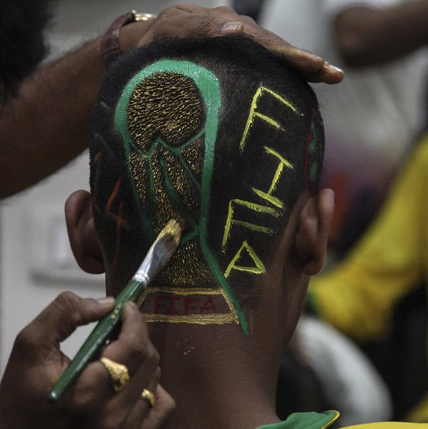 巴西球迷世界杯主题发型图片来袭[3P]