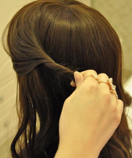 韩式公主发型扎法图解 半扎发更甜美[12P]