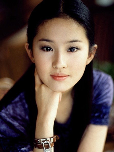 当红女星教你玩转长直发发型[10P]