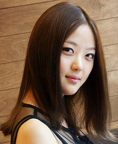 韩国美女示范最流行的女生发型 波波蛋卷+柔情长发[6P]