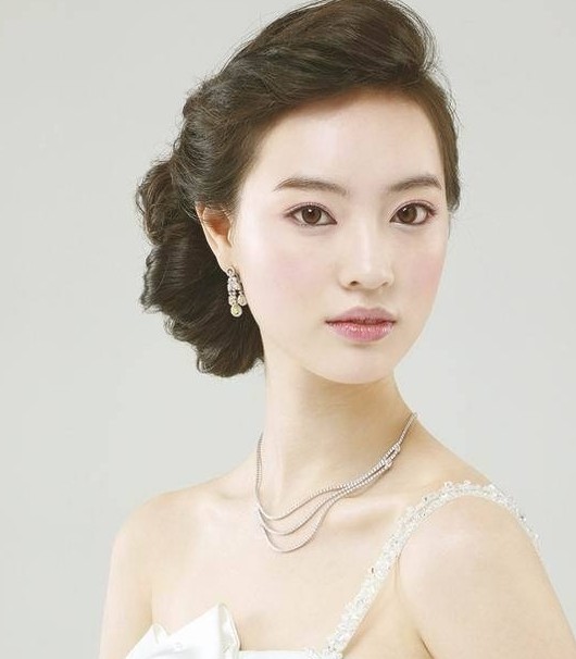 甜美气质韩式新娘盘发发型图片[5P]