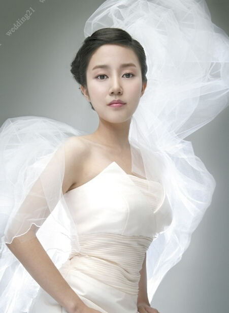 今年流行的韩式新娘盘发图片[11P]