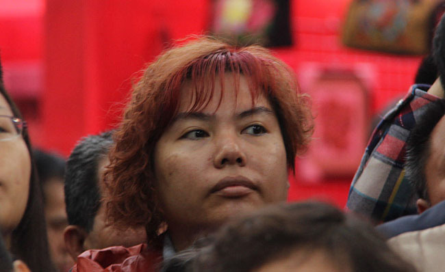 广州街拍大妈前卫发型 爆炸头走俏[8P]