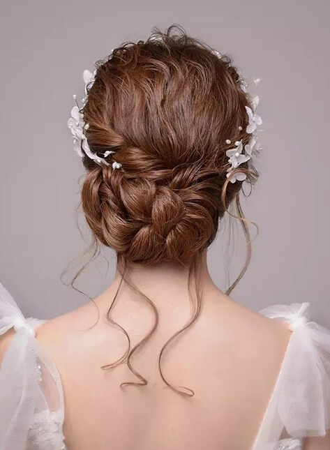 优雅甜美的韩式新娘盘发