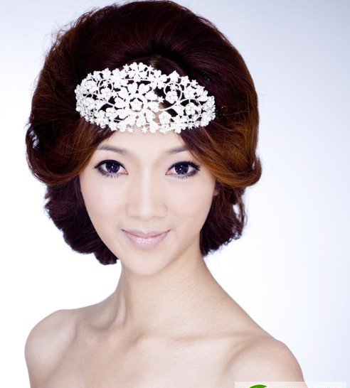 今年最流行的新娘盘发发型图片
