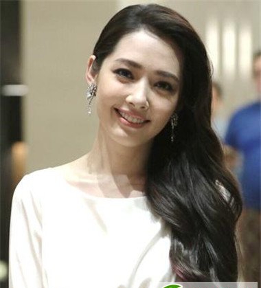 台湾氧气美女郭碧婷甜美发型 不一样的优雅fashion