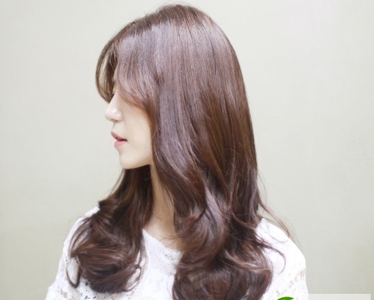 韩式气质女生烫发发型 中长发时尚烫发发型