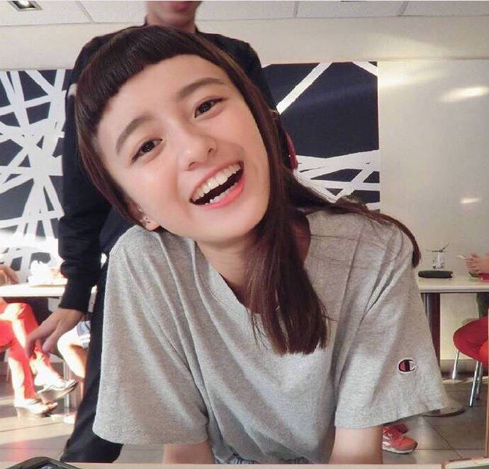 显得元气满满的女生圆刘海发型参考