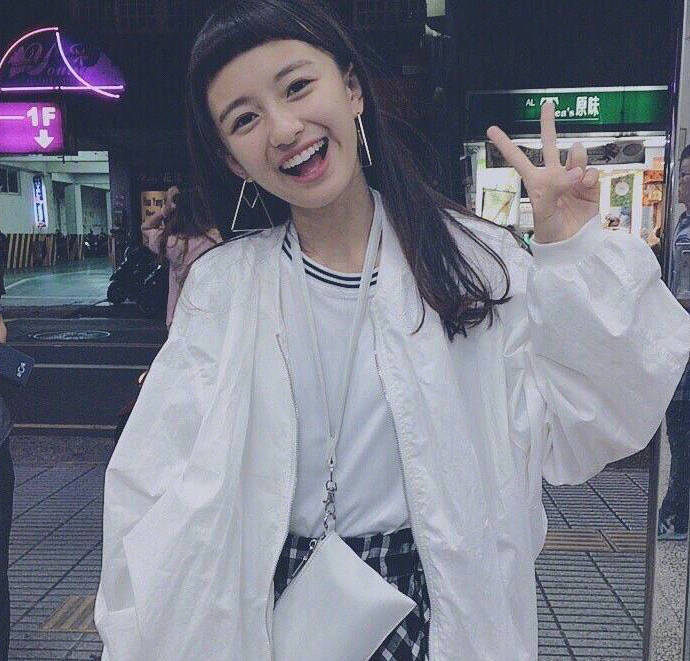 显得元气满满的女生圆刘海发型参考
