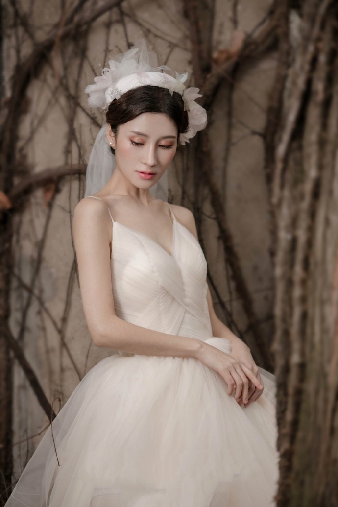 你就像天上的云朵  我好想变成霓虹少女有性感
