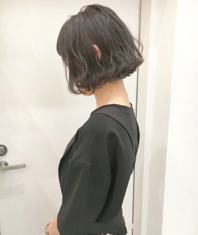 日本设计师分享的中短发参考 喜欢这样的自然卷发