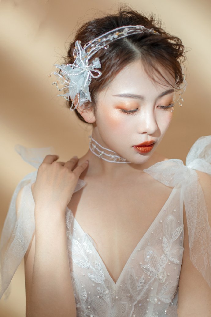 春天的姑娘脸上有一千道光芒 韩式仙美新娘造型