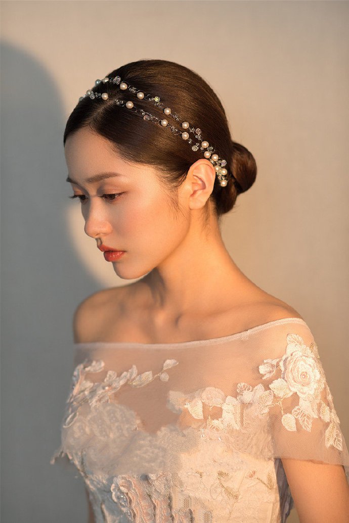 韩式甜美 明波漾起，追光游移的新娘发型