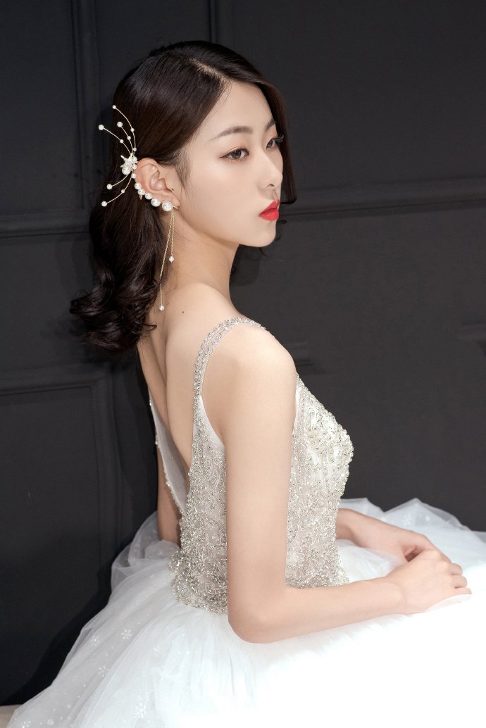 韩式优雅新娘盘发看起来气质又温婉