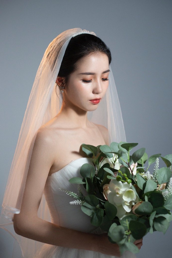 一组韩式简约新娘造型图片欣赏
