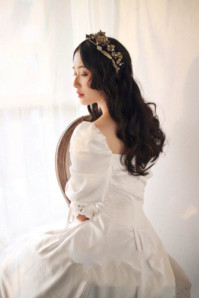 最美法式珍珠新娘发型增加了几分少女的羞涩感