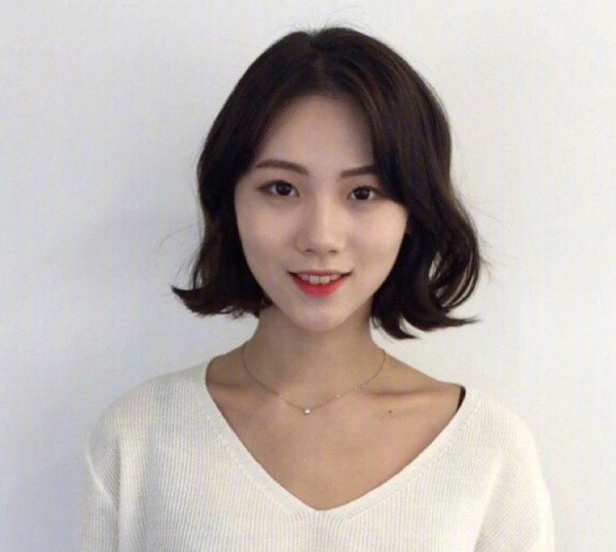 一组女生短发发型图片