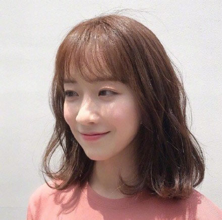 深色系韩式气质温柔短发图片