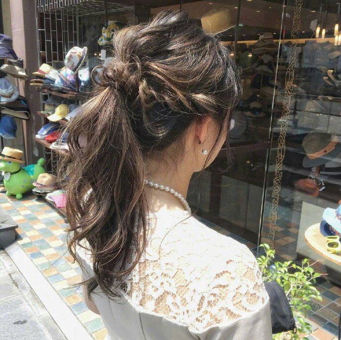 一组温柔的女生扎发图片
