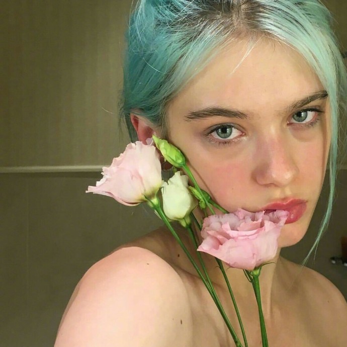 俄罗斯模特sasha belyaeva的绿色系发色图片
