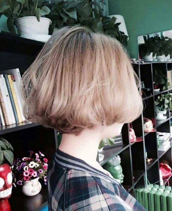 一组好看的女生短发图片