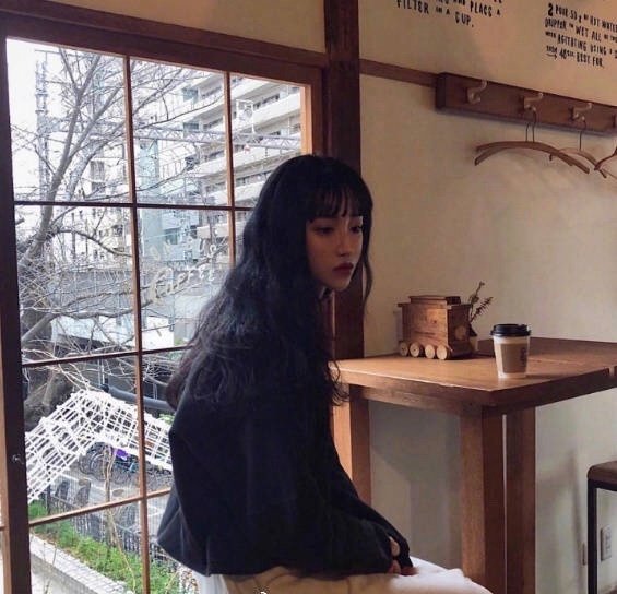 平刘海黑色长发，耐看又好看