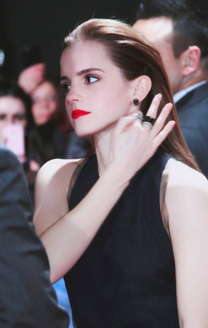 Emma watson，这个背头被她驾驭的好美