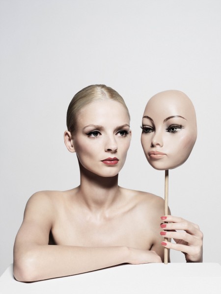 女性化妆品经典广告图片(7张)