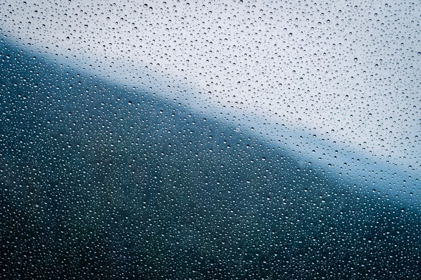 下着雨的窗外图片(15张)