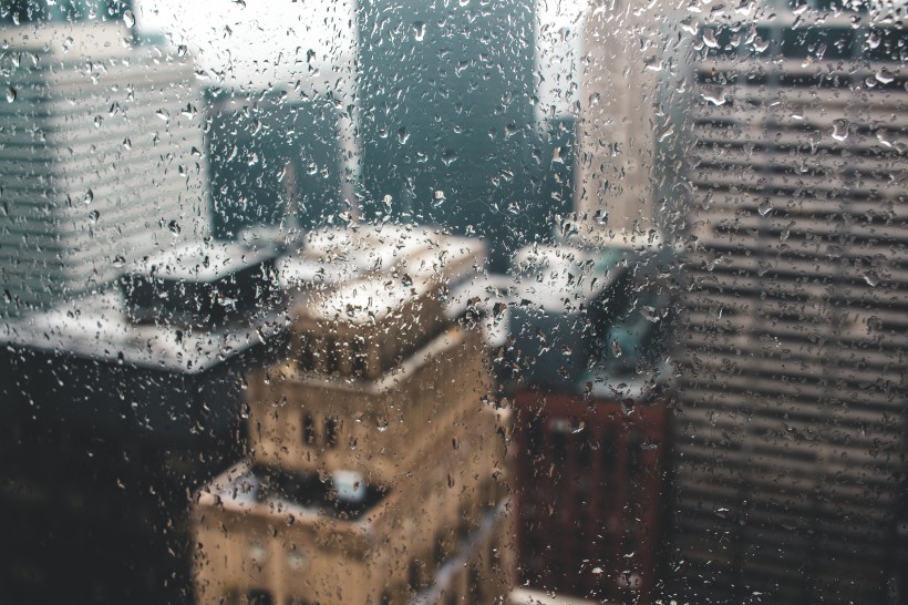 下着雨的窗外图片(15张)