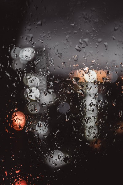 下着雨的窗外图片(15张)