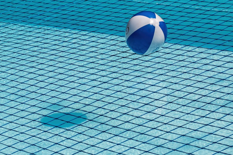 湛蓝的游泳池图片(11张)