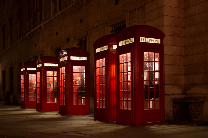 街上红色的电话亭图片(16张)