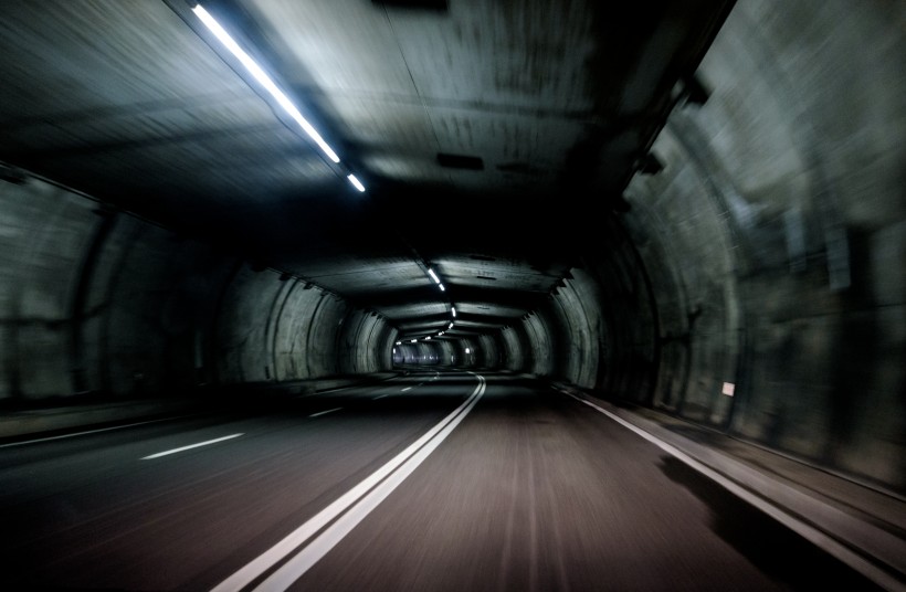 延伸的汽车隧道图片(11张)