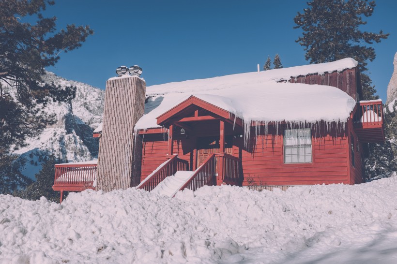 被雪覆盖的小屋图片(14张)