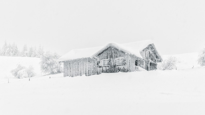 被雪覆盖的小屋图片(14张)