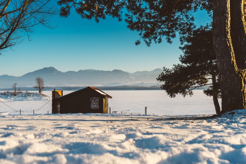 被雪覆盖的小屋图片(14张)