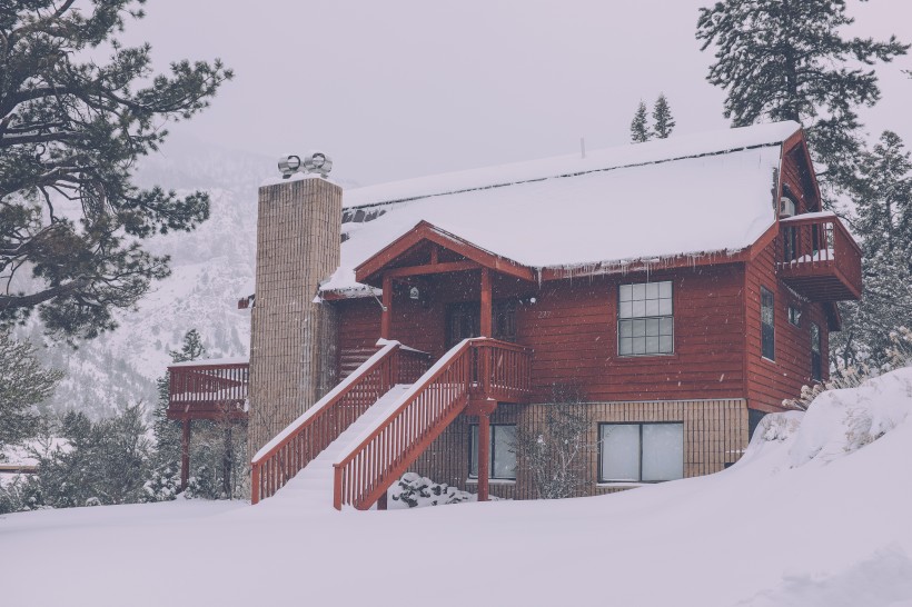 被雪覆盖的小屋图片(14张)