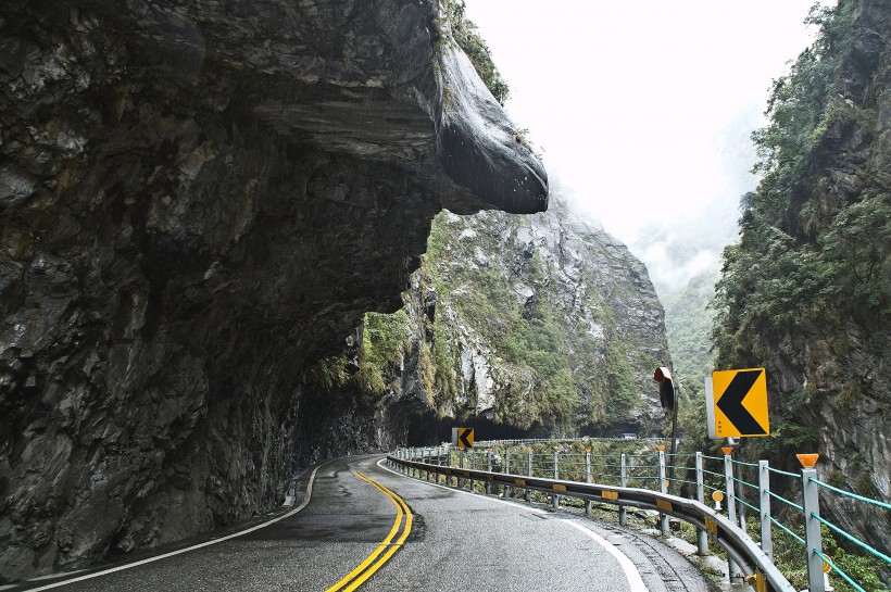 笔直平坦的公路图片(11张)