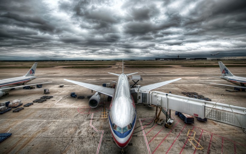 大型民航客机与运输机图片(6张)