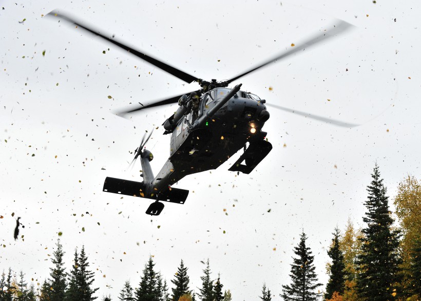 HH-60铺路鹰直升机图片(17张)