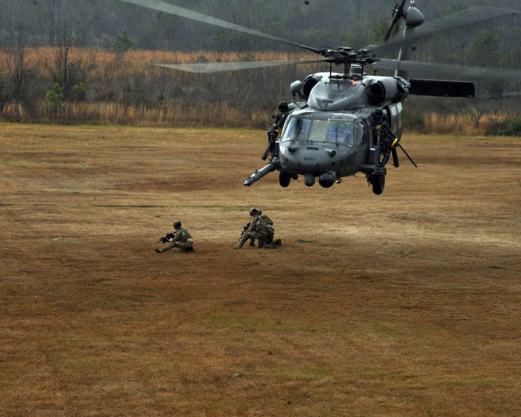 HH-60铺路鹰直升机图片(17张)