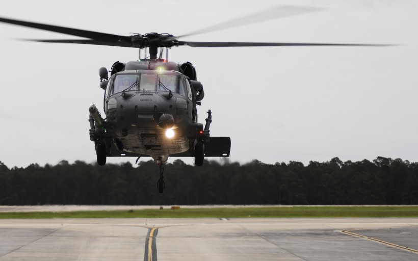 HH-60铺路鹰直升机图片(17张)