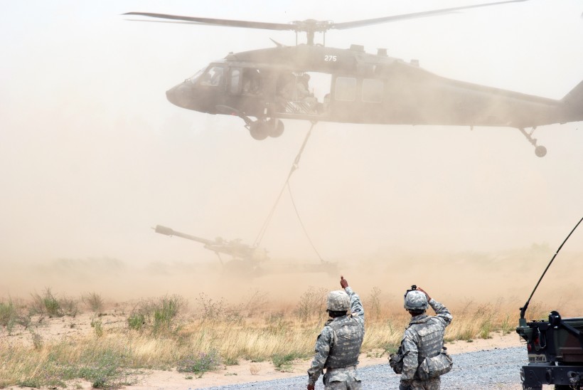 HH-60铺路鹰直升机图片(17张)