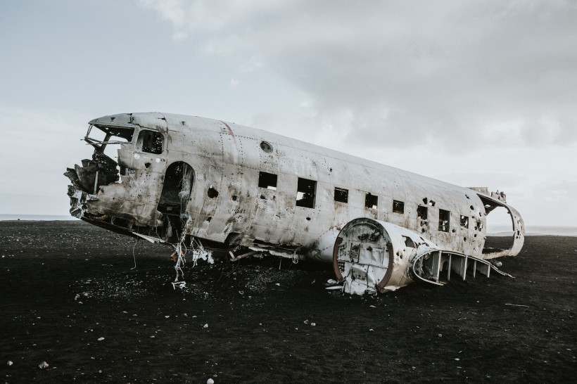 破损的飞机图片(12张)