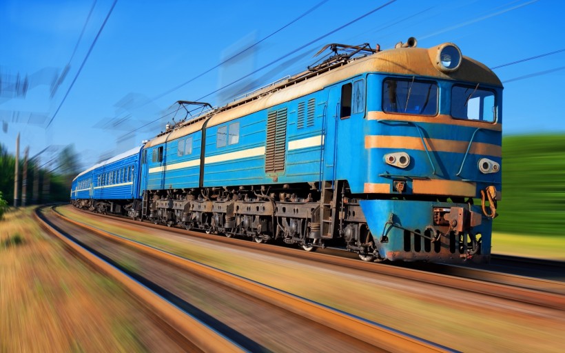 高速行驶的火车、动车、高铁图片(10张)